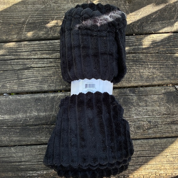 Black Textured Throw Blanket - Picture 2 of 4